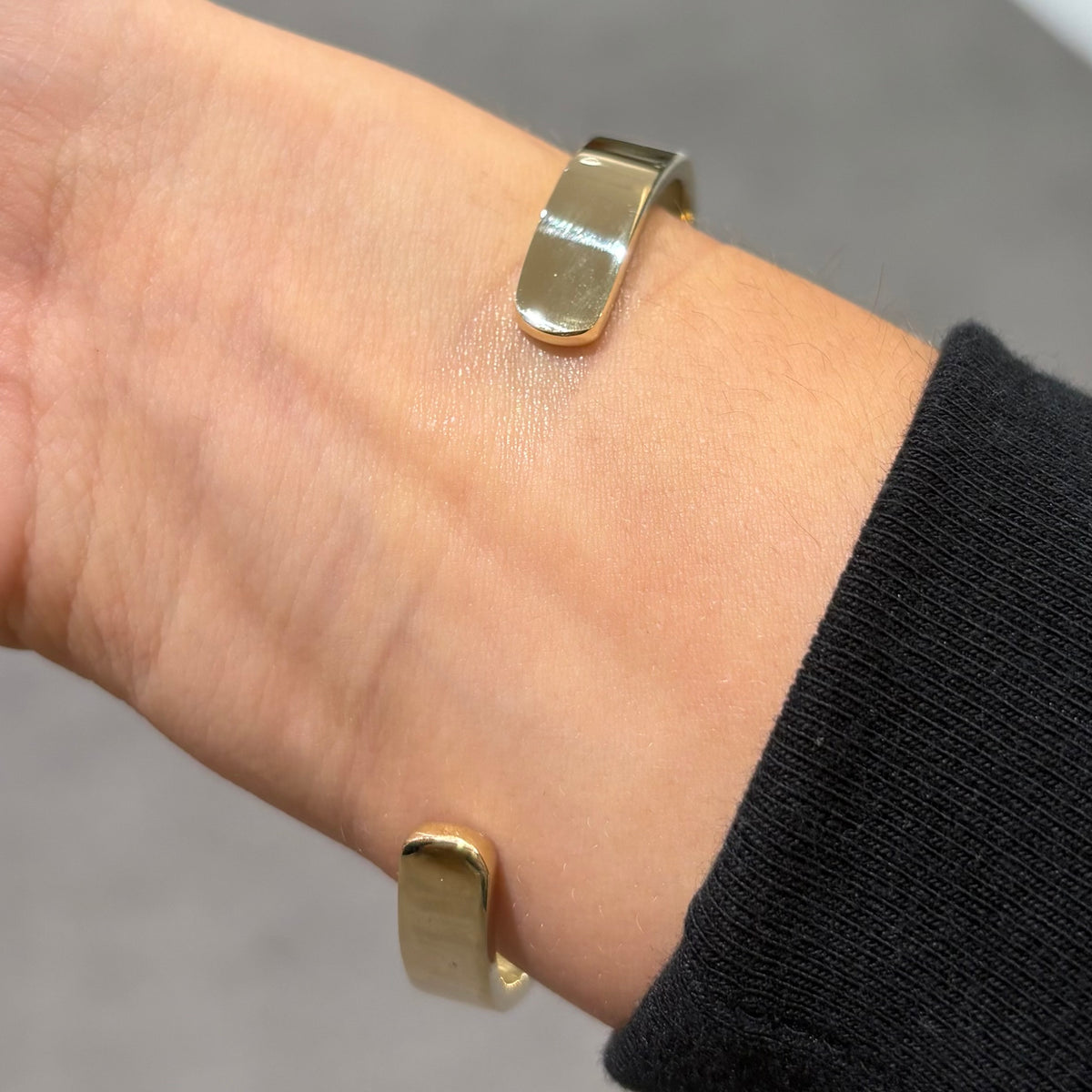 Pre-Owned 9ct Yellow Gold 7mm Cuff Bangle 28.6g