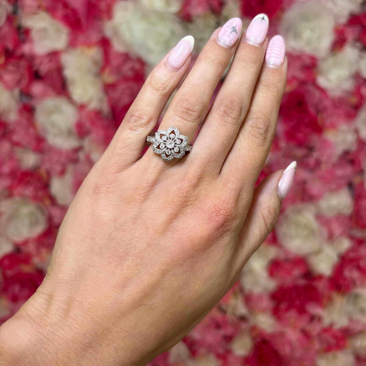 18ct White Gold Diamond Star Flower Ring