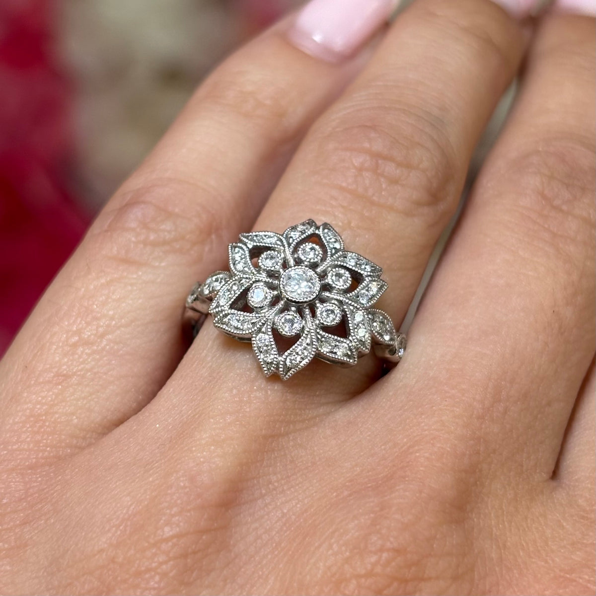 18ct White Gold Diamond Star Flower Ring
