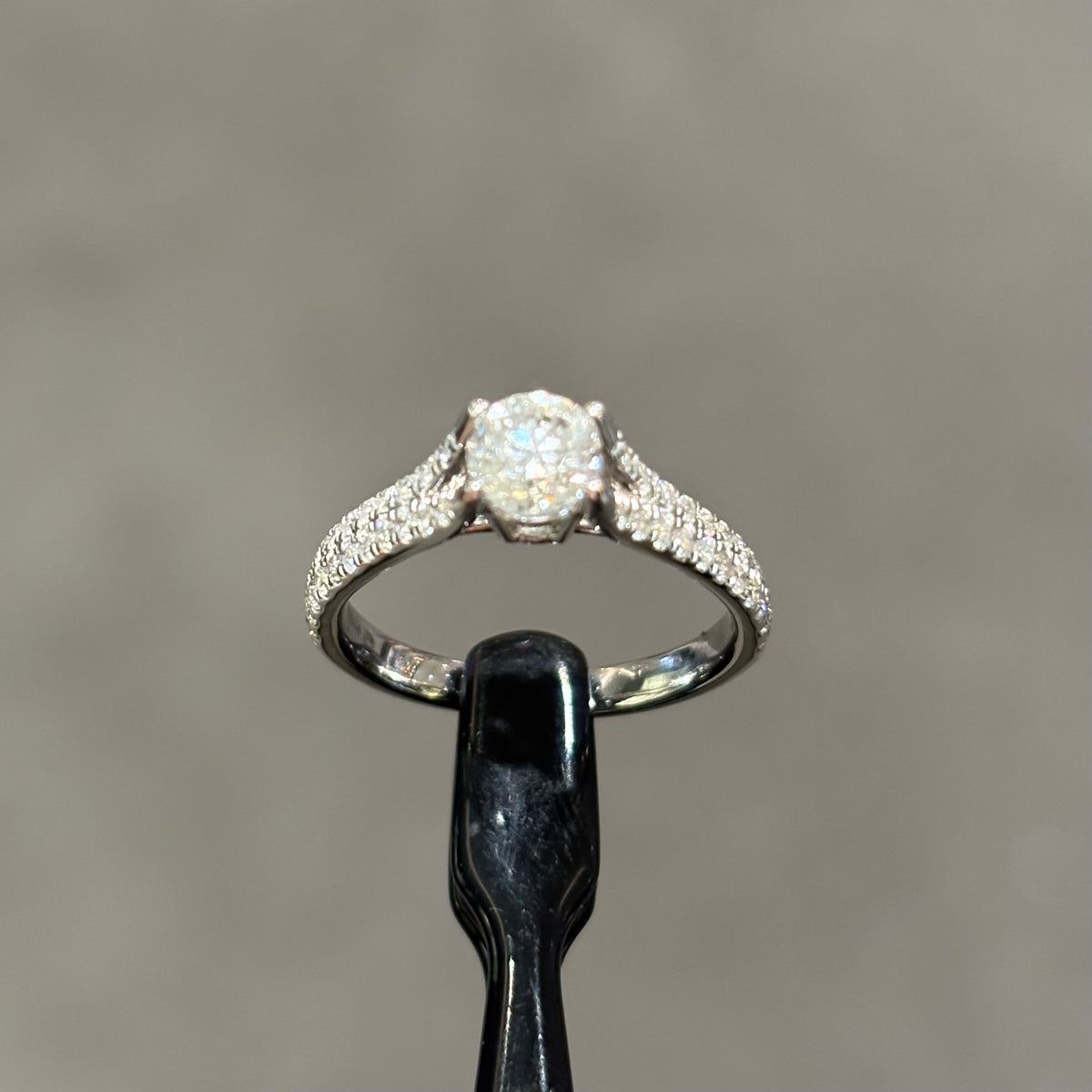 Pre-Owned 18ct White Gold 0.83ct Diamond Solitaire &amp; Shoulders Ring