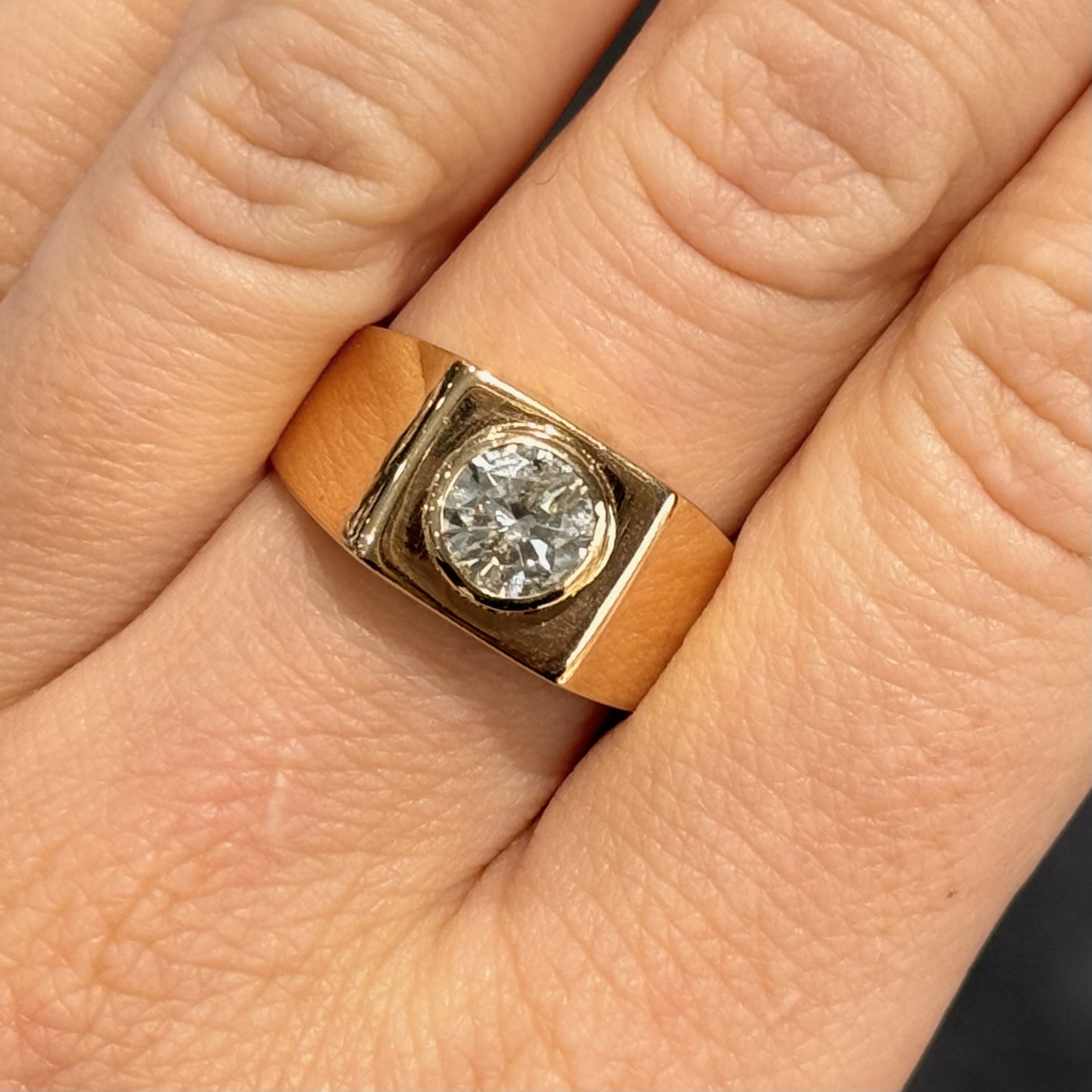 Pre-Owned 14ct Yellow Gold 1.07ct Diamond Signet Ring