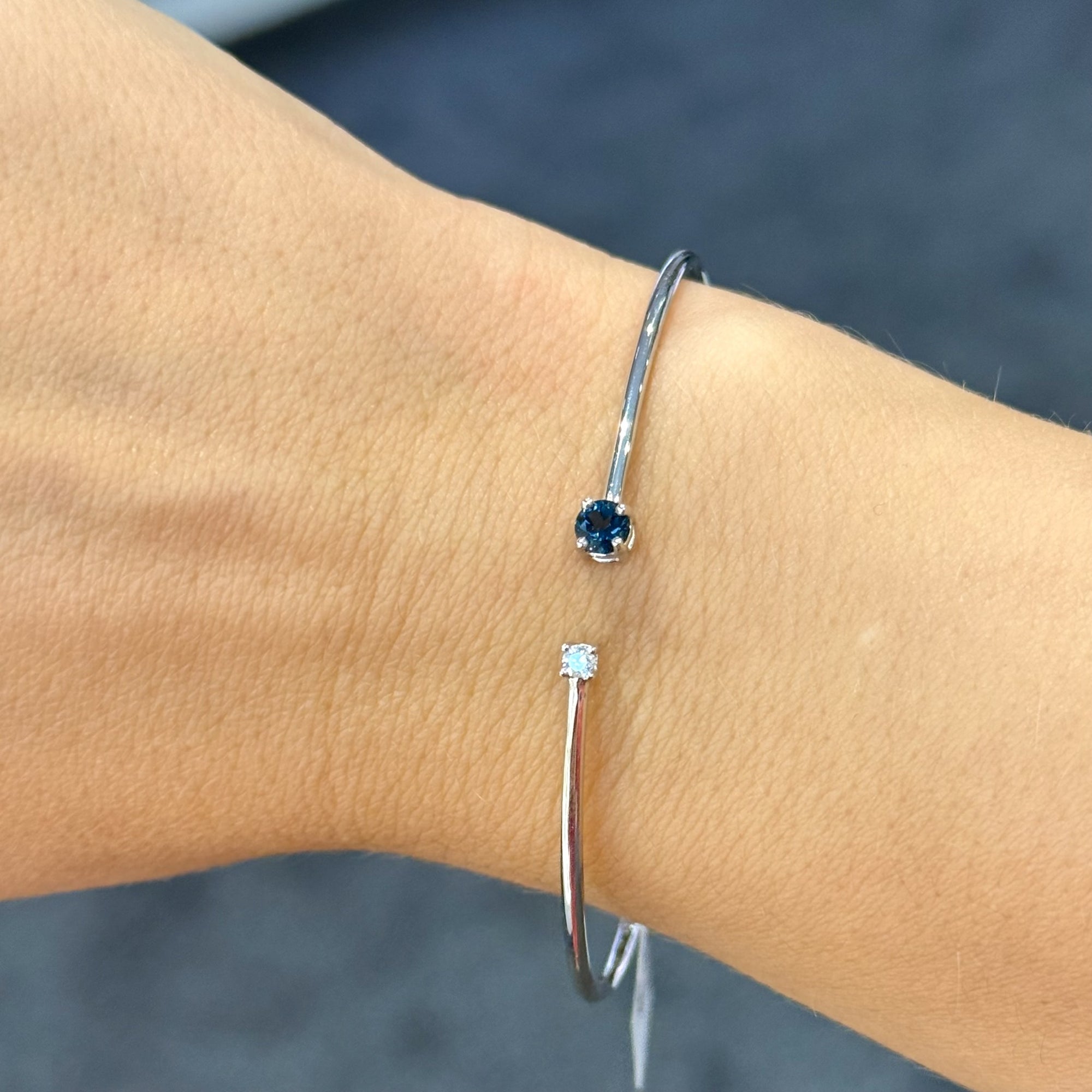 18ct White Gold London Blue Topaz &amp; Diamond Torque Bangle