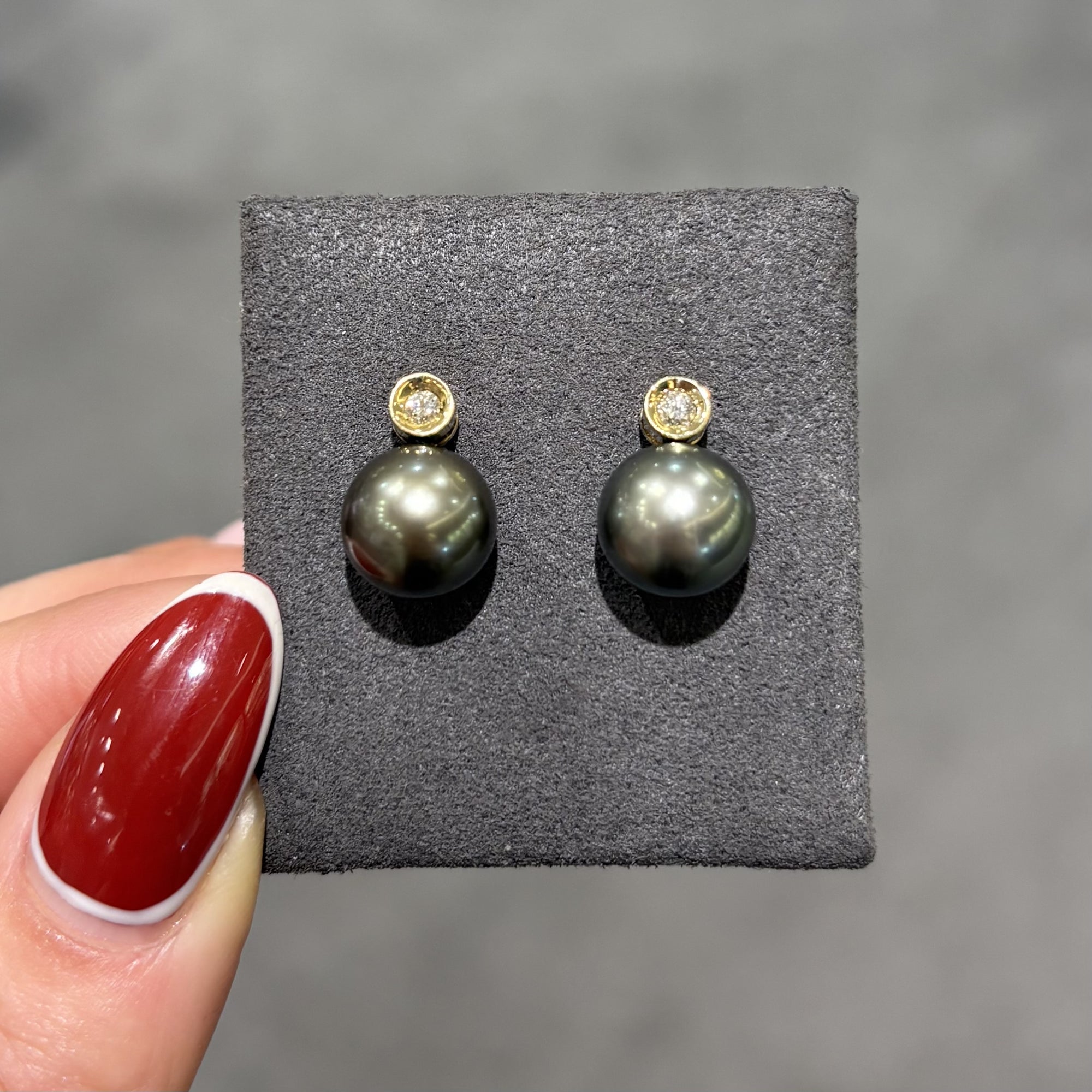 Pre-Owned 18ct Yellow Gold 9.5mm Peacock Pearl &amp; Diamond Stud Earrings