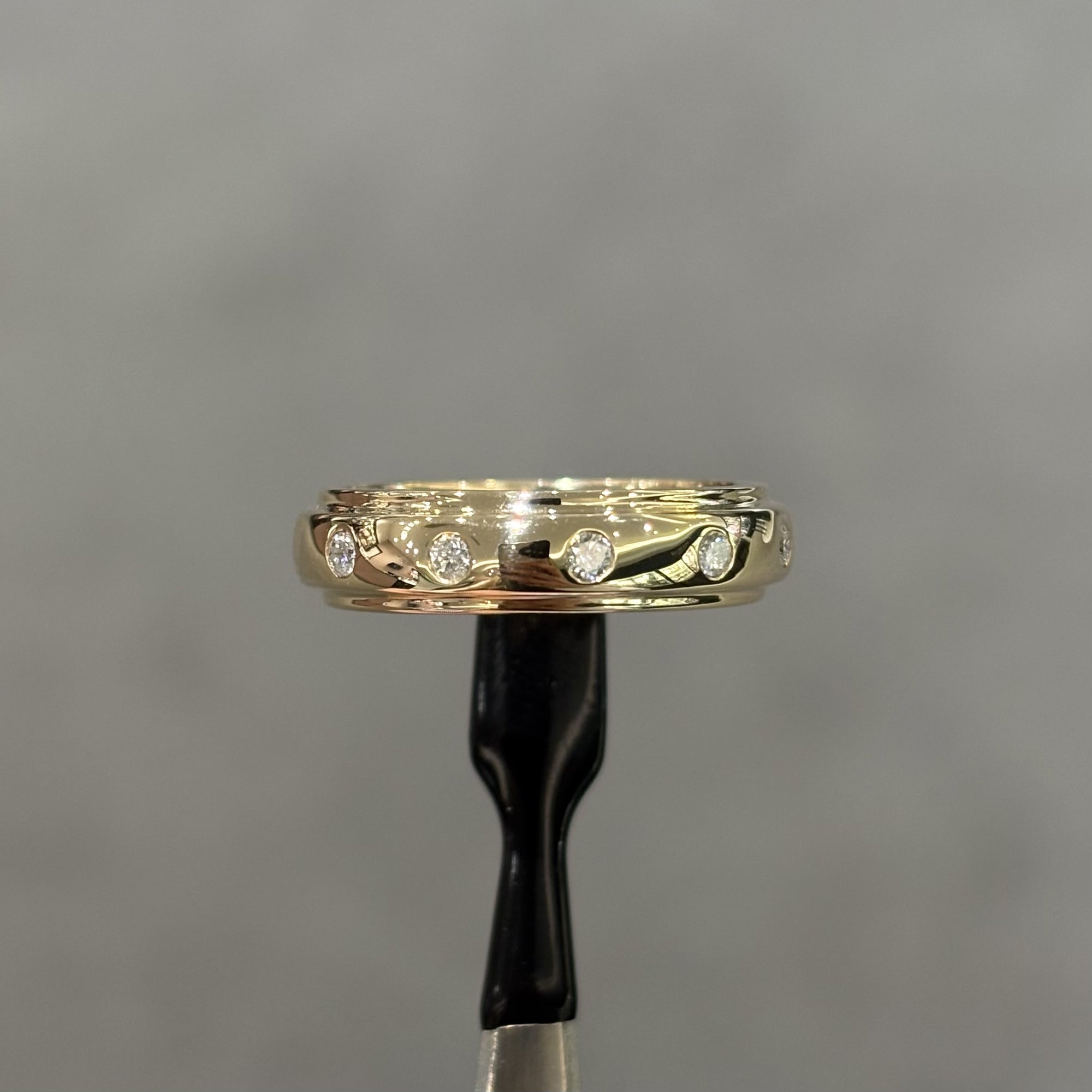 Pre-Owned 9ct Yellow Gold 0.16ct Diamond Space Set Wedding Band