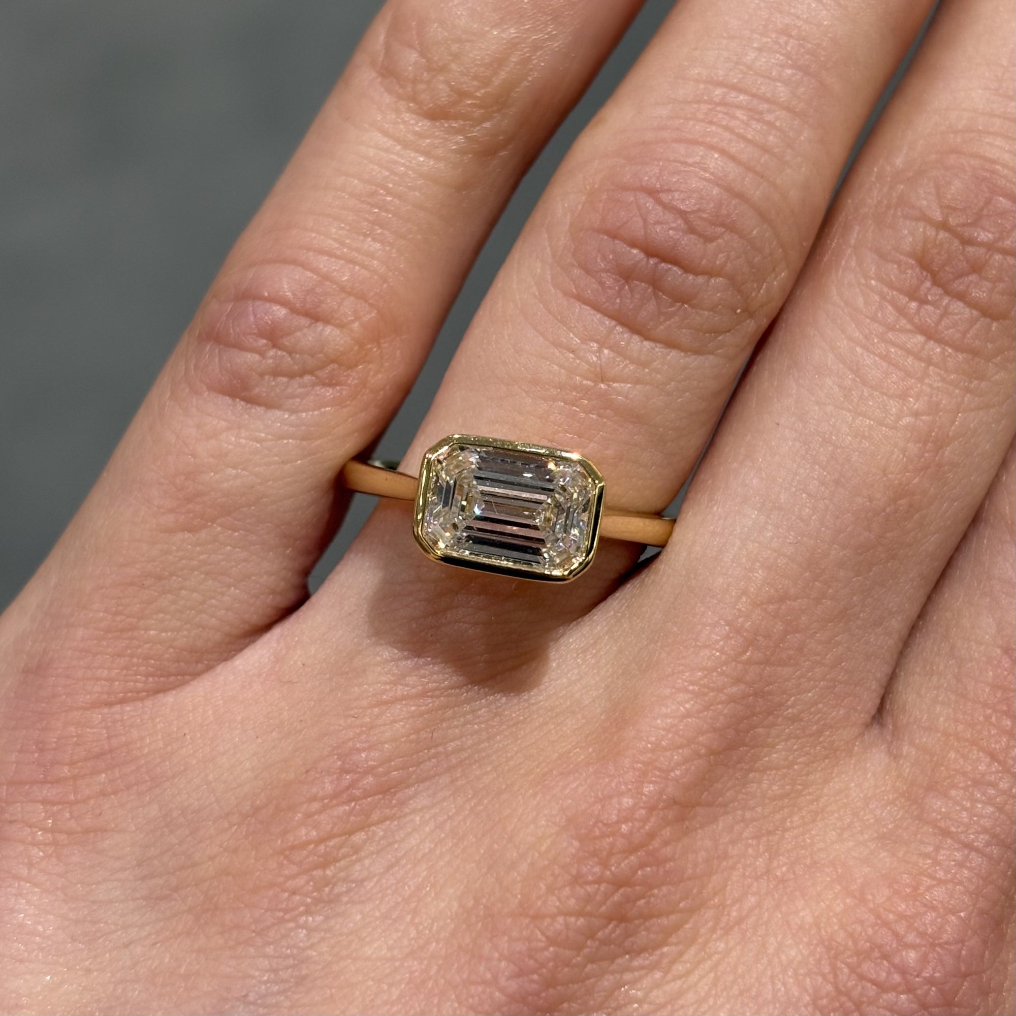 18ct Yellow Gold  Horizontal Set 2.02ct D VSI Emerald Cut Lab Grown Diamond Solitaire
