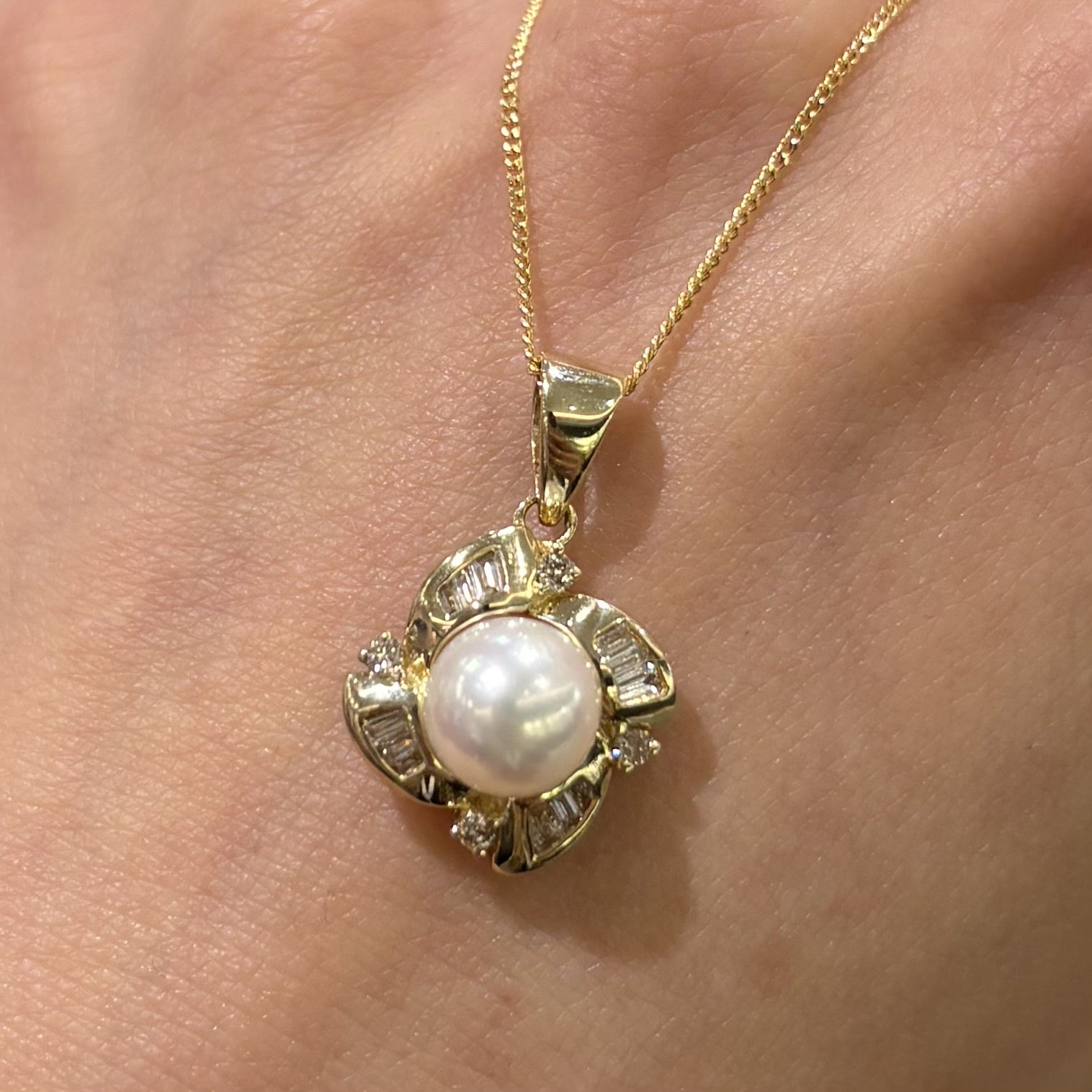 Pre-Owned 14ct Yellow Gold Pearl &amp; Diamond Flower Pendant