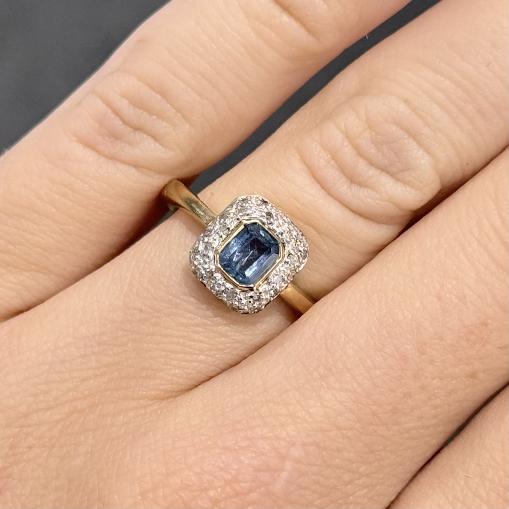 Pre-Owned 9ct Yellow Gold 0.12ct Diamond &amp; 0.60ct Sapphire Ring