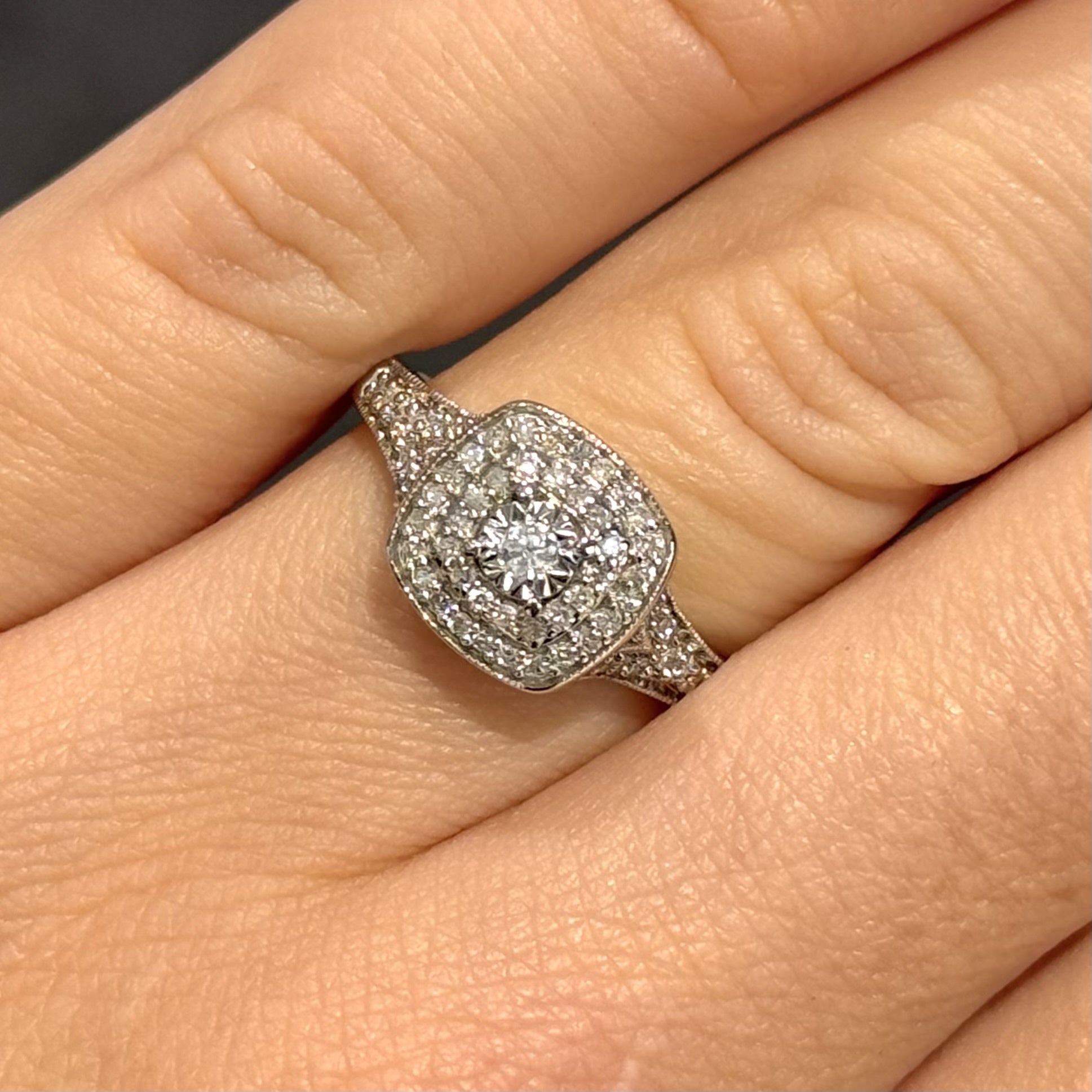 Pre-Owned 9ct White Gold 0.26ct Diamond Cluster Ring