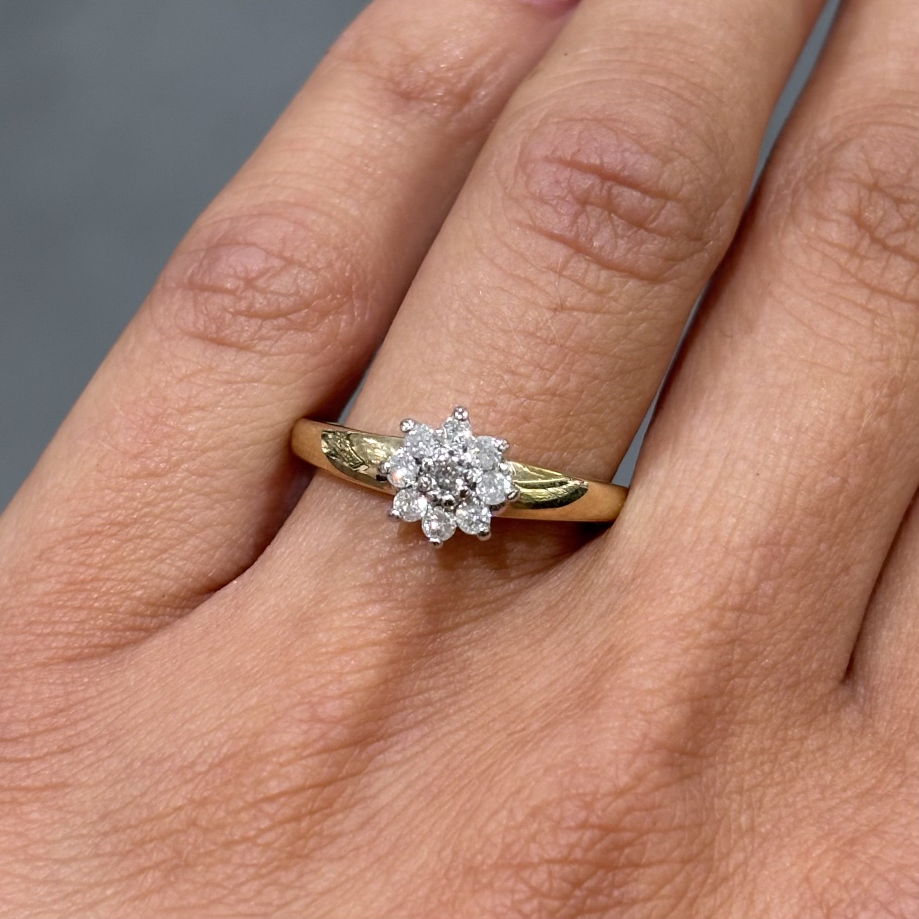 Pre-Owned 9ct 0.25ct Diamond Cluster Flower Ring