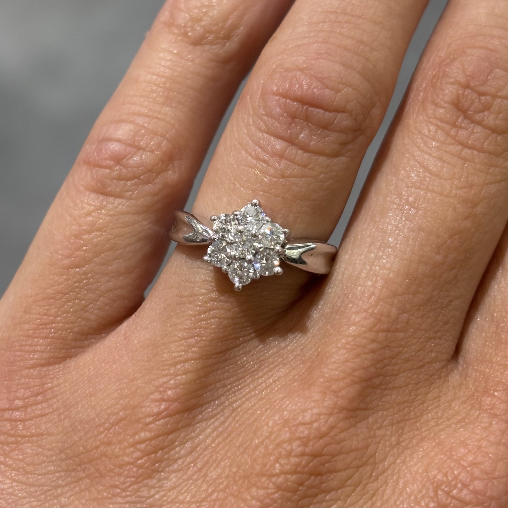 Pre-Owned 18ct White Gold 0.50ct Diamond Cluster Ring H Si
