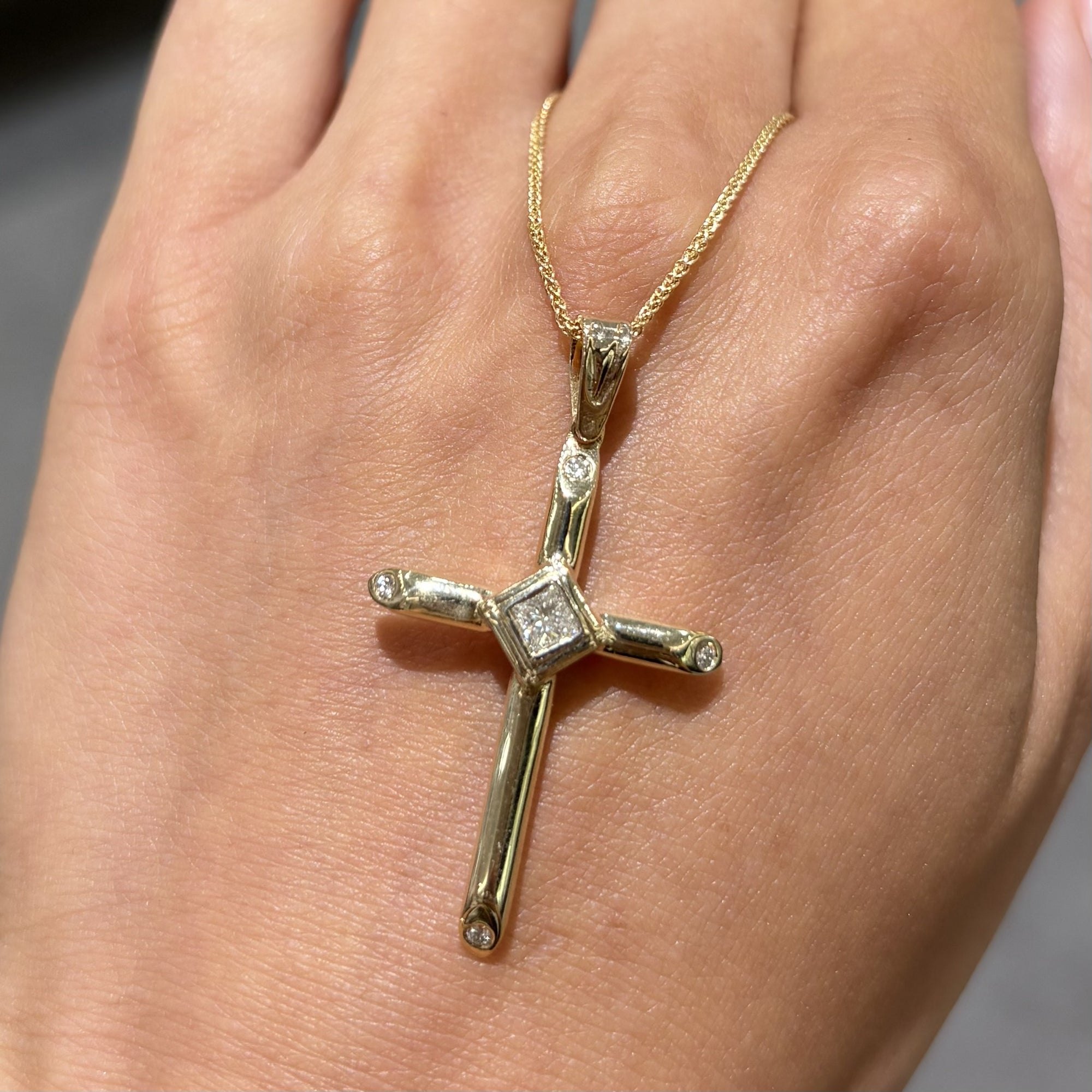Pre-Owned 14ct Yellow Gold 0.23ct Diamond Cross