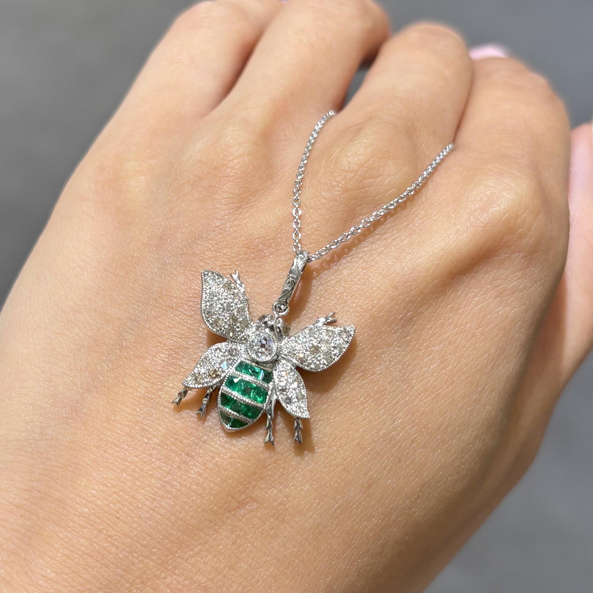 Pre-Owned Vintage 0.28ct Emerald &amp; 0.57ct Diamond Bee Pendant