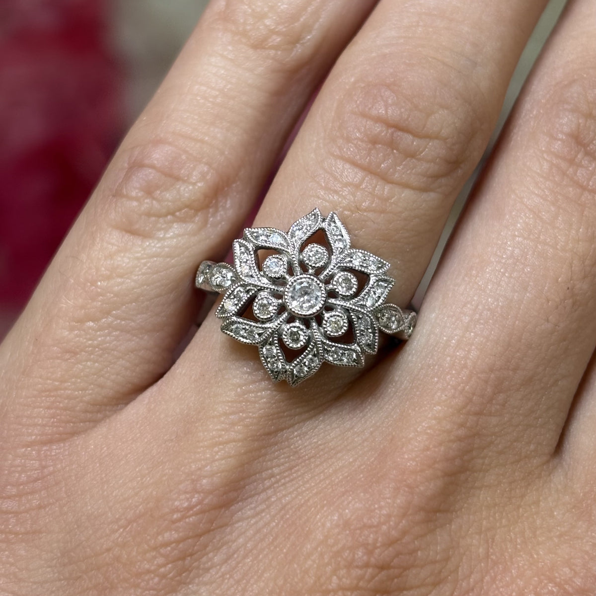 18ct White Gold Diamond Star Flower Ring