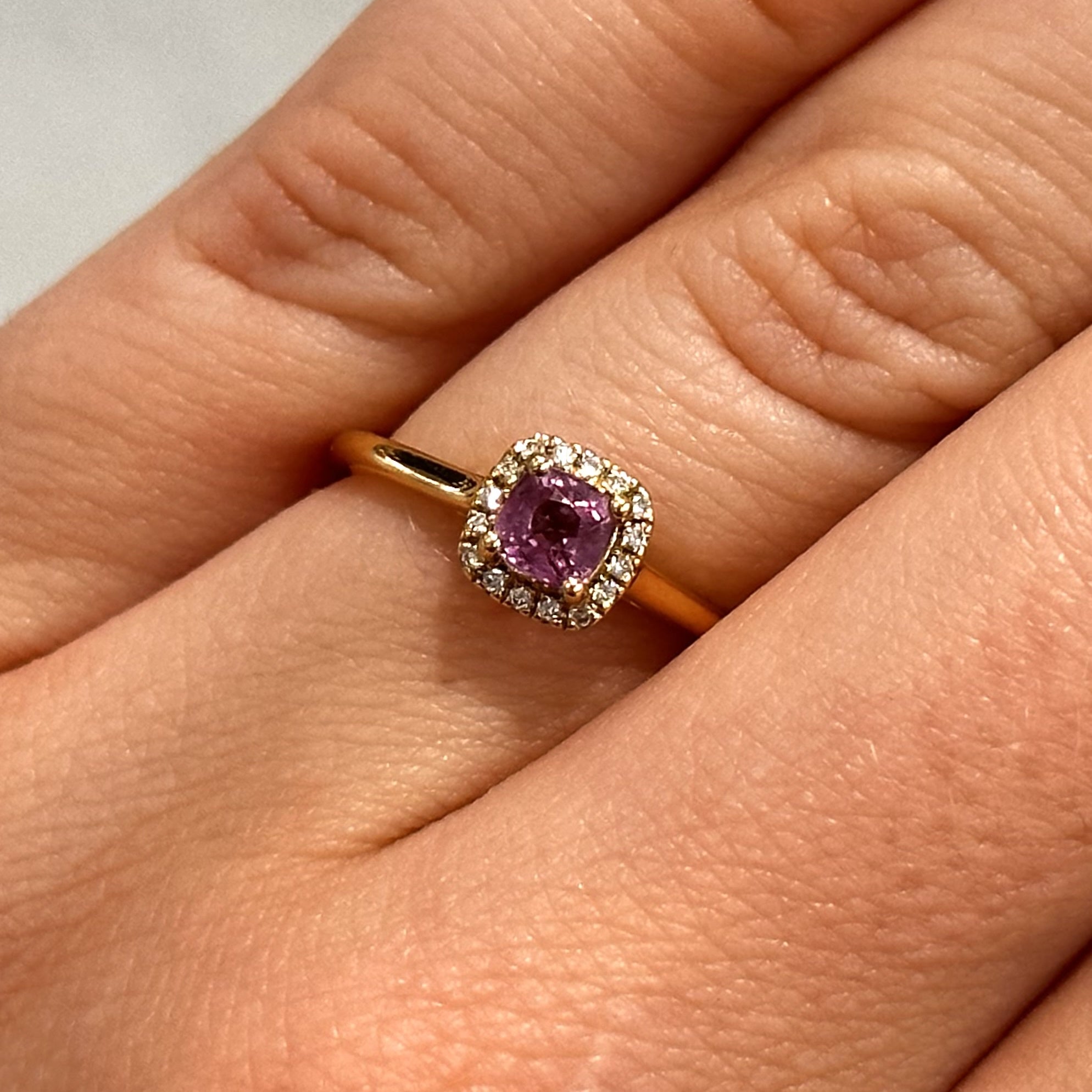 18ct Yellow Gold Purple Sapphire &amp; Diamond Ring