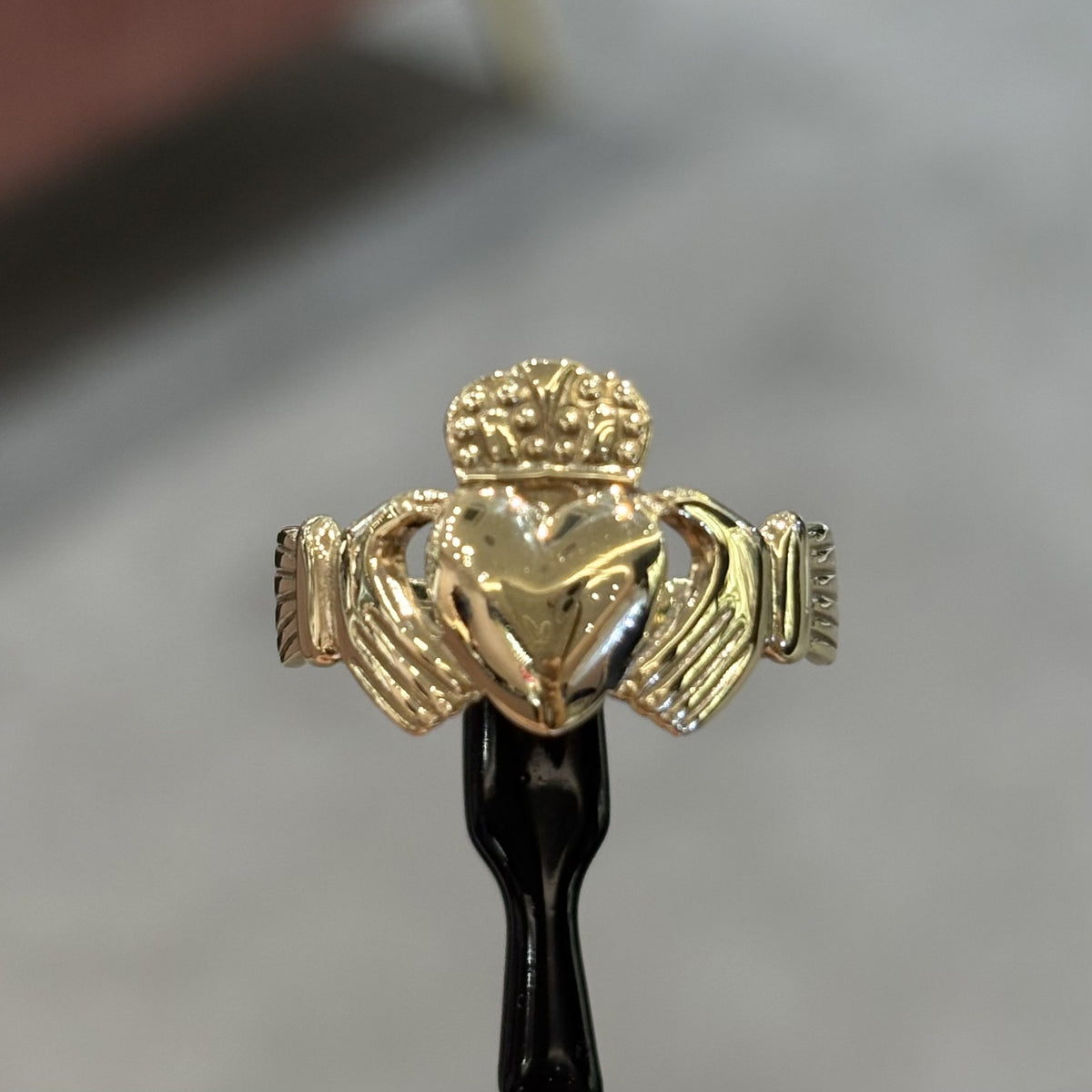 Pre-Owned 9ct Yellow Gold Genuine ‘MADE IN GALWAY’ Irish Claddagh Ring 5.5g