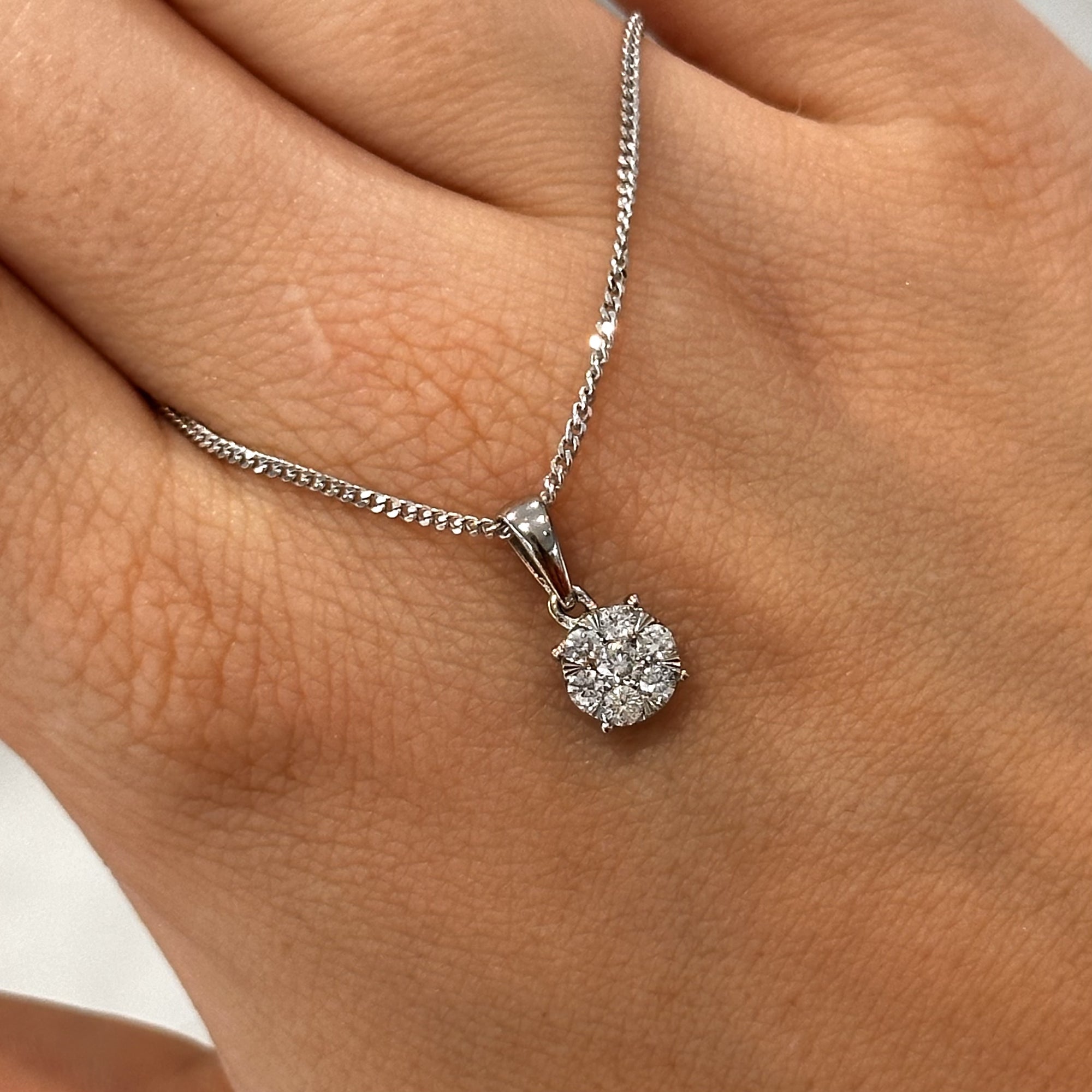 Pre-Owned 9ct White Gold Diamond Cluster Pendant 0.25ct