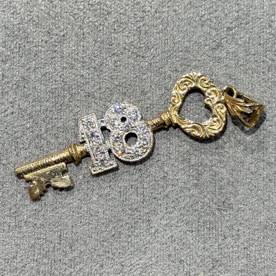Pre-Owned 9ct Yellow Gold 18 Key Charm