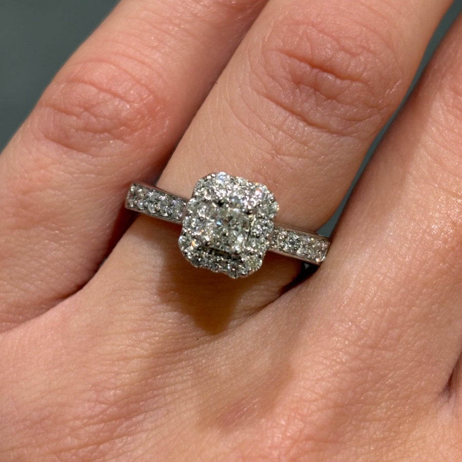 Pre-Owned Platinum 0.77ct Diamond Halo Ring