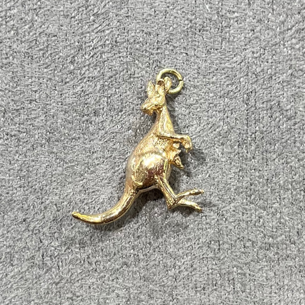 Pre-Owned 9ct Yellow Gold Vintage Kangaroo Charm