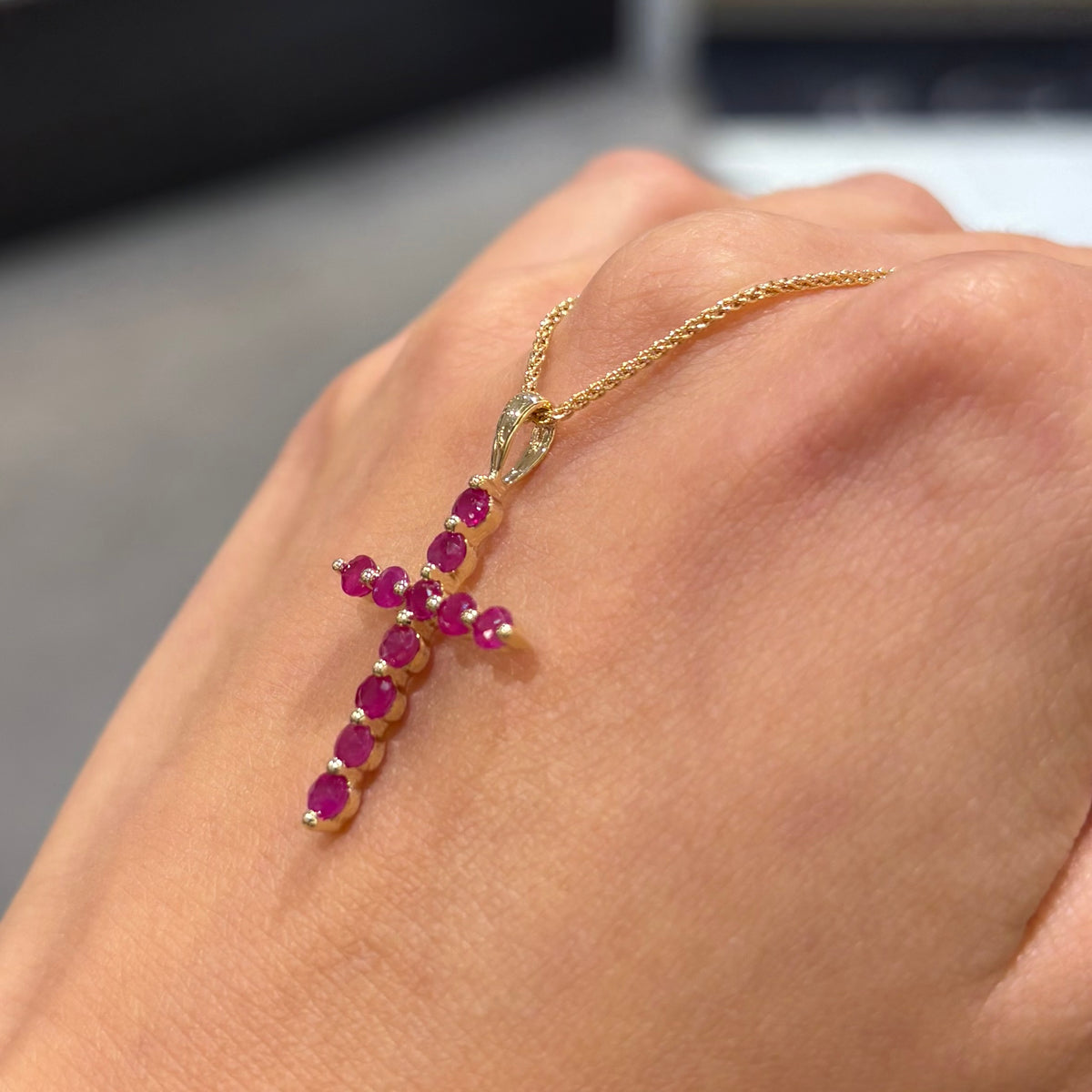 Pre-Owned 9ct Yellow Gold 1.00ct Ruby Cross